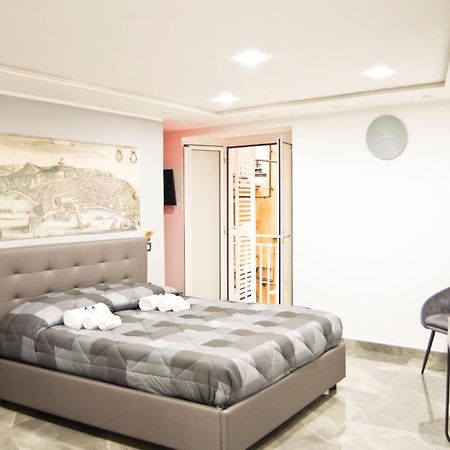 Suite Napoli Sotterranea Con Vasca Idromassaggio Bagian luar foto