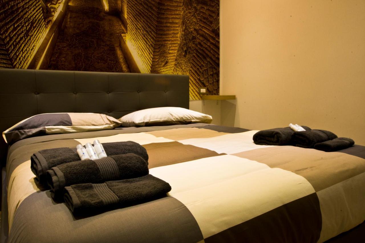 Suite Napoli Sotterranea Con Vasca Idromassaggio Bagian luar foto